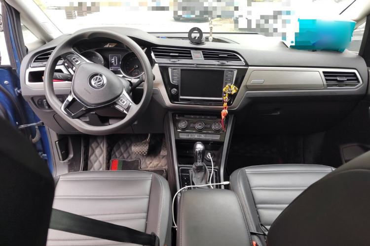 Used Volkswagen Touran 2018 Volkswagen Touran L 280TSI DSG Comfort Edition 7 Seats China VI Standard Center Console