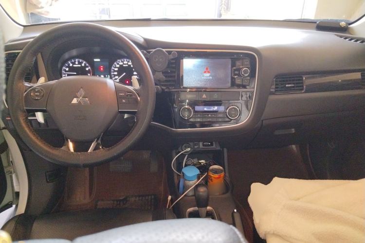 Used Mitsubishi Outlander 2016 2.4L 4x4 Elite Edition 5 Seats Center Console