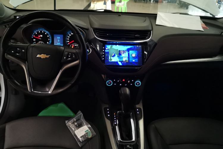 Used Chevrolet Malibu 2018 530T Automatic Fashion Edition Center Console