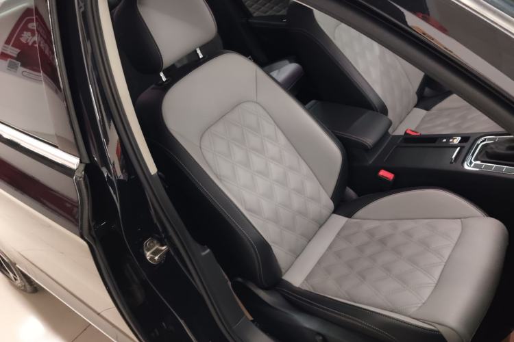 Used Volkswagen Magotan 2023 2 Million Units Limited Edition 330TSI DSG Leading Version Right Front Seat