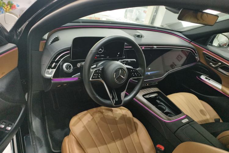 Used Mercedes-Benz E-Class New Energy 2024 E 350 e L Plug-in Hybrid Sedan Center Console