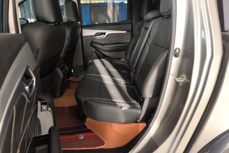 Used Isuzu D-MAX 2023 1.9T Automatic All-Wheel Drive V-CROSS Yue Ling Trim
