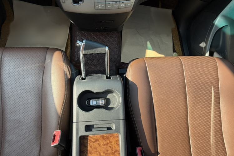 Used BYD M6 2015 2.4L Automatic Luxury Model
