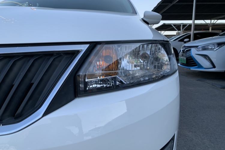 Used Skoda Rapid 2015 1.6L Automatic Smart Selection Model
