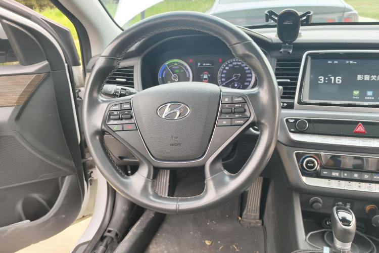 Used Hyundai Sonata Plug-in Hybrid 2018 2.0 PHS Smart Connect Version China V Standard Steering Wheel