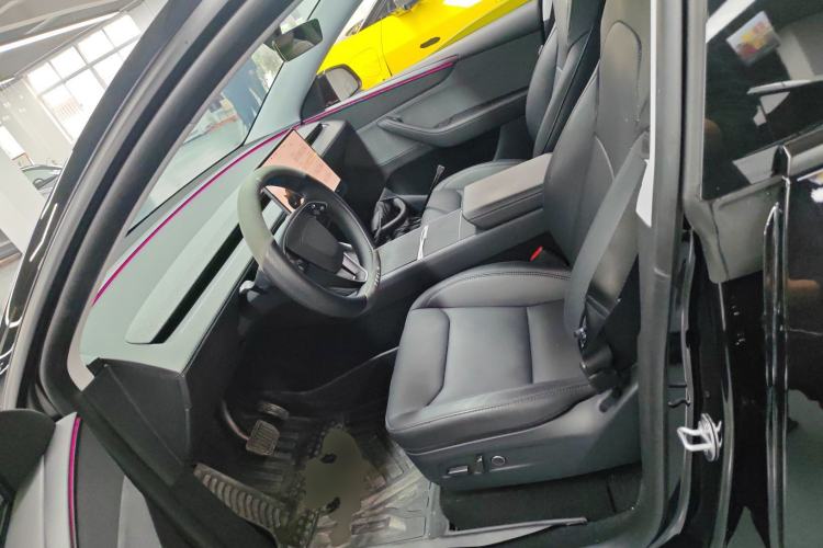 Used Tesla Model Y 2025 Rear-Wheel-Drive Version