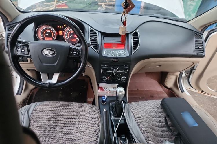 Used Bestune B50 2013 1.6L Manual Prestige Edition Center Console