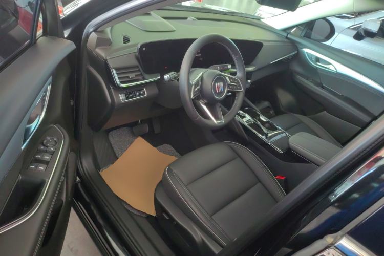 Used Buick Envision 2025 Encore Plus 28T Two-Wheel-Drive Platinum Edition