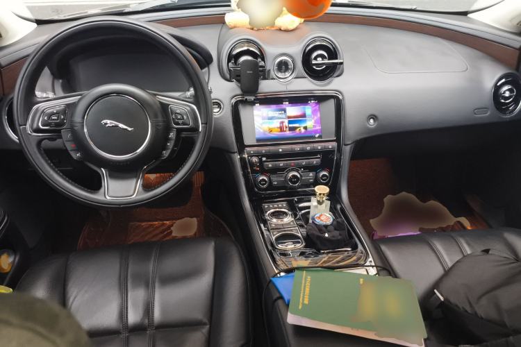 Used Jaguar XJ 2016 XJL 3.0 SC Two-Wheel-Drive Elegant Business Edition Center Console