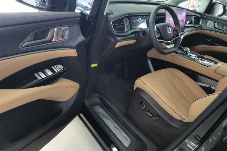 Used Denza D9 2024 DM-i 970 Luxury Model
