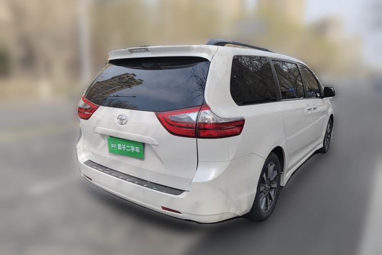 Used Toyota SIENNA  Rear Right 45 Deg