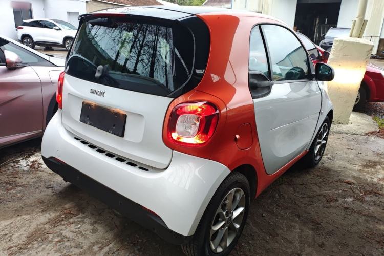 Used smart fortwo 2015 1.0L 52 kW hardtop Dynamic version