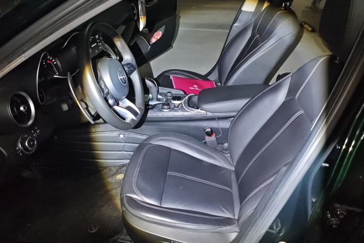 Used Alfa Romeo Giulia 2021 2.0T 280HP Luxury Edition
