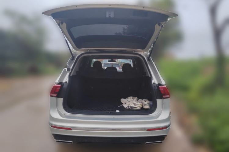 Used Volkswagen Tiguan L New Energy 2019 430 PHEV Hybrid Luxury Edition Trunk