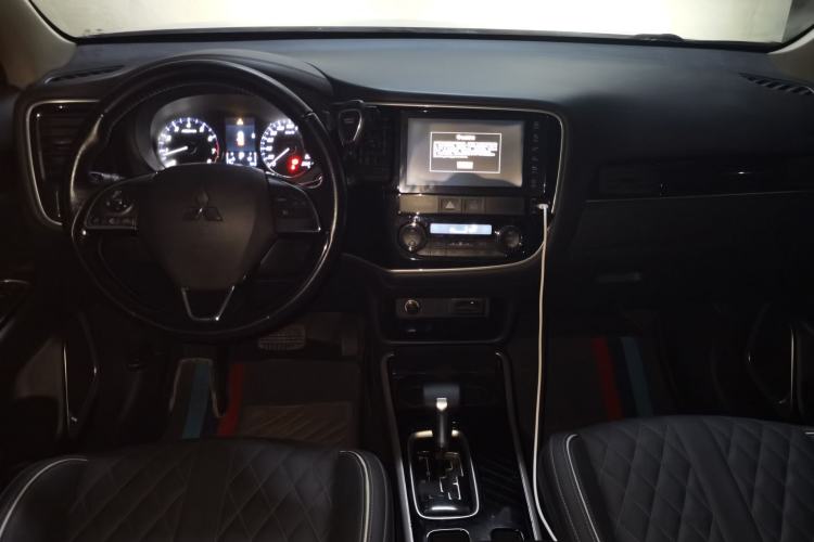 Used Mitsubishi Outlander 2020 2.0L Two-Wheel Drive Comfort Edition 7-Seater
