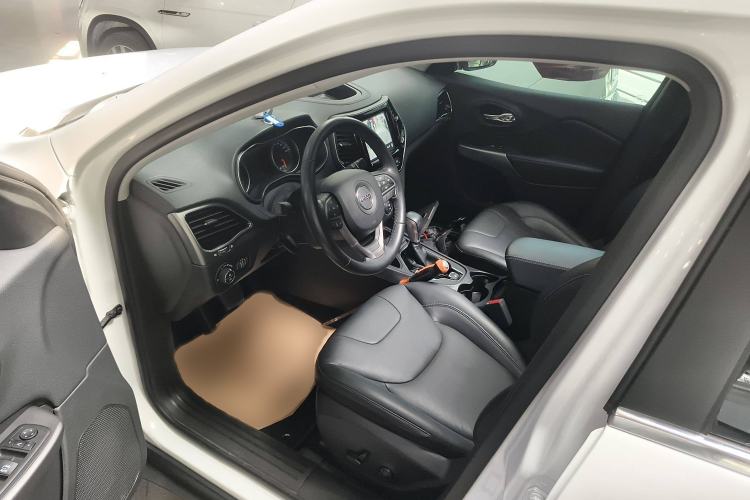 Used Jeep Cherokee 2020 2.0L Two-Wheel Drive Safety Upgrade Edition
