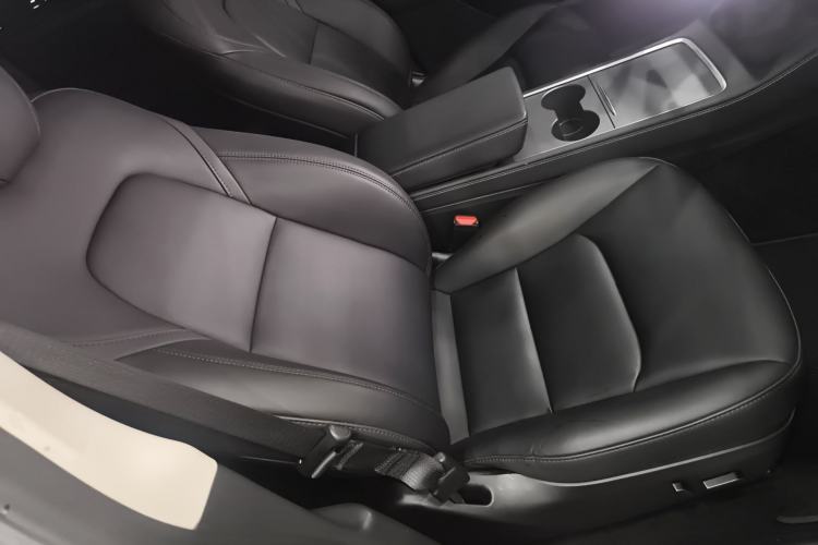 Used Tesla Model Y 2023 Rear-Wheel-Drive Version Right Front Seat