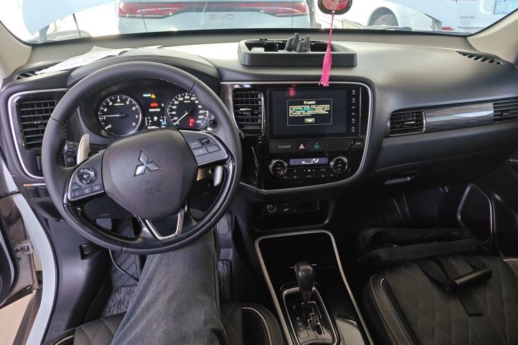 Used Mitsubishi Outlander 2020 2.4L 4x4 Zhi Xiang Edition 7-Seater
