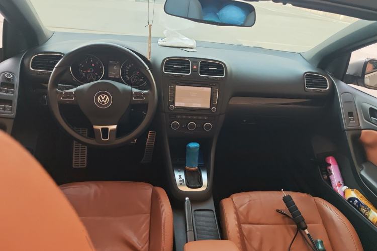 Used Volkswagen Golf 2012 1.4TSI Luxury Convertible Edition Center Console