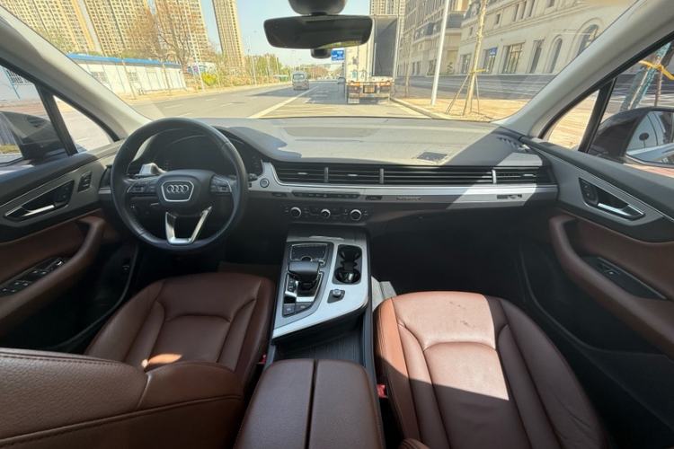 Used Audi Q7 2019 55 TFSI Technology Edition Interior 3