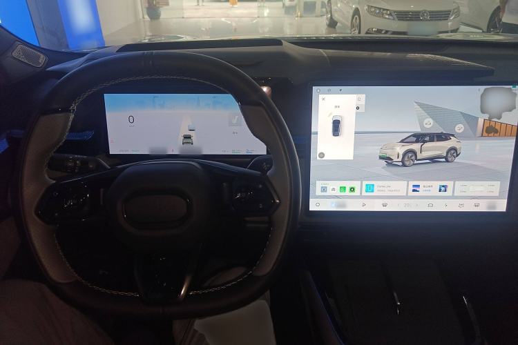 Used Lynk & Co 08 EM-P 2025 220 km All-Wheel-Drive Performance Halo Center Console