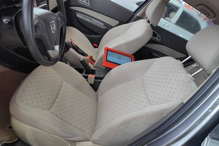 Used Baojun 630 2013 1.5L manual standard version