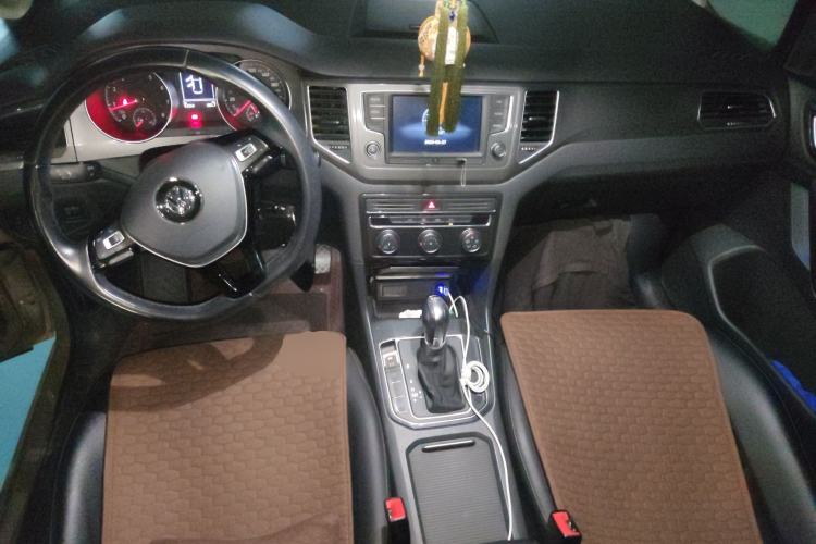 Used Volkswagen Golf Sportsvan 2016 230TSI Automatic Trend Edition Center Console