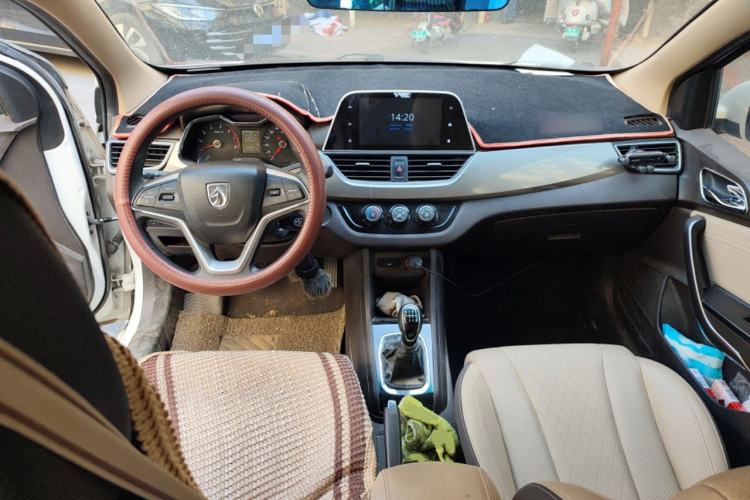 Used Baojun 310W 2017 1.5L Manual Fashion Model China V