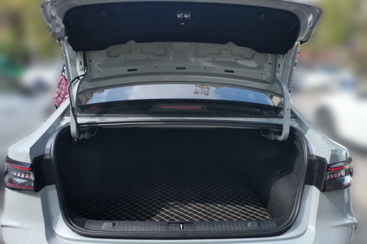 Used Chery Fengyun A8 2025 Model 70km Basic Version