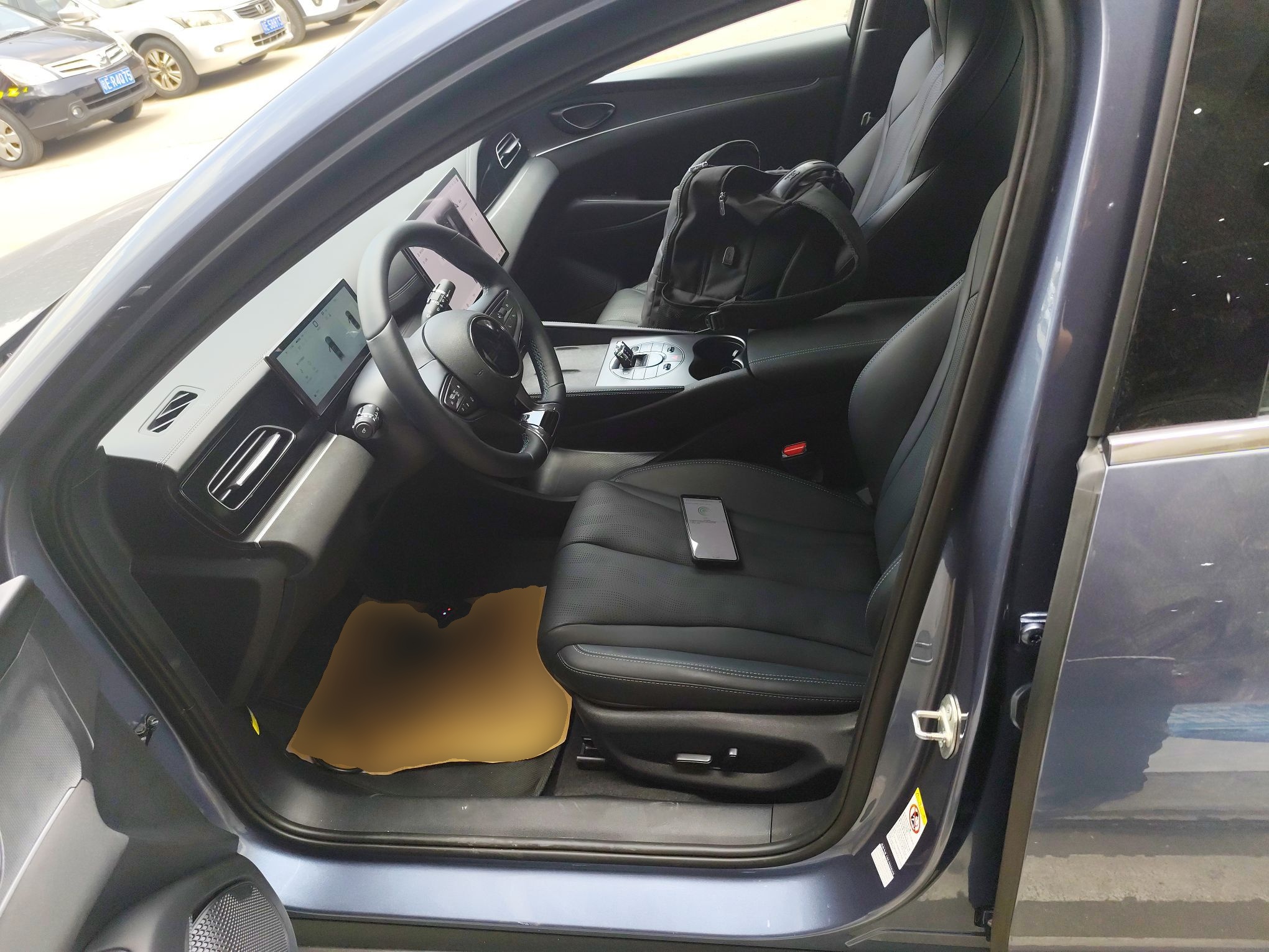 Переднее сиденье в автомобиле