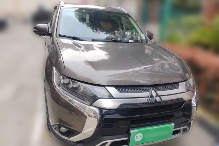 Used Mitsubishi Outlander 2019 2.4L 4x4 Zhi Xiang Edition 7 Seats China V Emission Standard Front