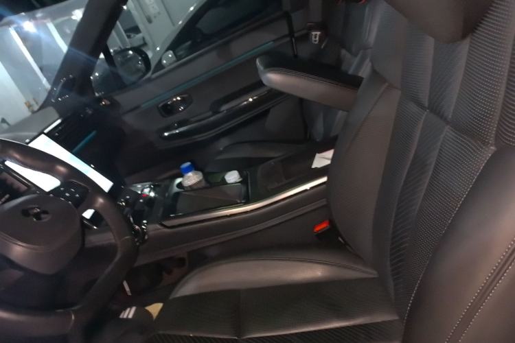 Used Nio ES8 2022 100 kWh Six-Seater Version Left Front Seat