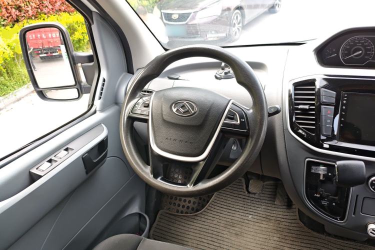 Used SAIC MAXUS Xintu V80 2021 2.0T AMT Classic Aoyuntong Long Wheelbase Mid-Roof 6/7/8/9-Seater Steering Wheel