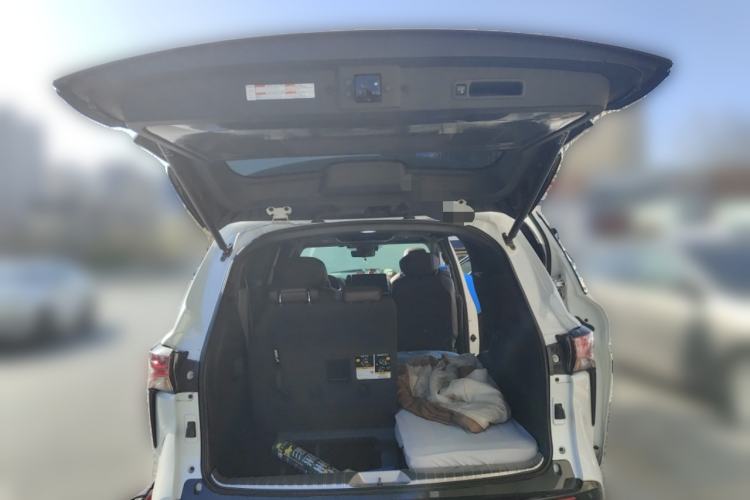 Used Toyota Granvia 2022 2.5L Hybrid Flagship Edition
