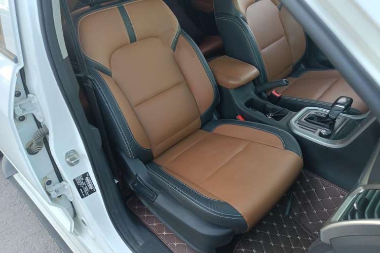 Used SAIC MAXUS T70 2020 2.0T Diesel Automatic 4x4 Commemorative Edition with Long Bed and High Ground Clearance
