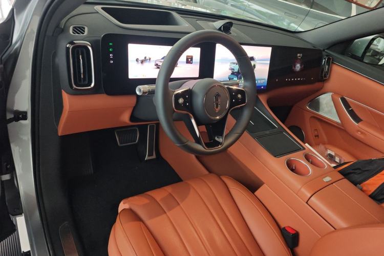 Used Hima AITO M8 2025 Extended-Range Ultra Version 53.4 kWh 5-Seater Edition Center Console