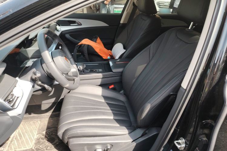 Used Hongqi H5 2025 2.0T Automatic Flag Edition – 500 000 Units Commemorative Version
