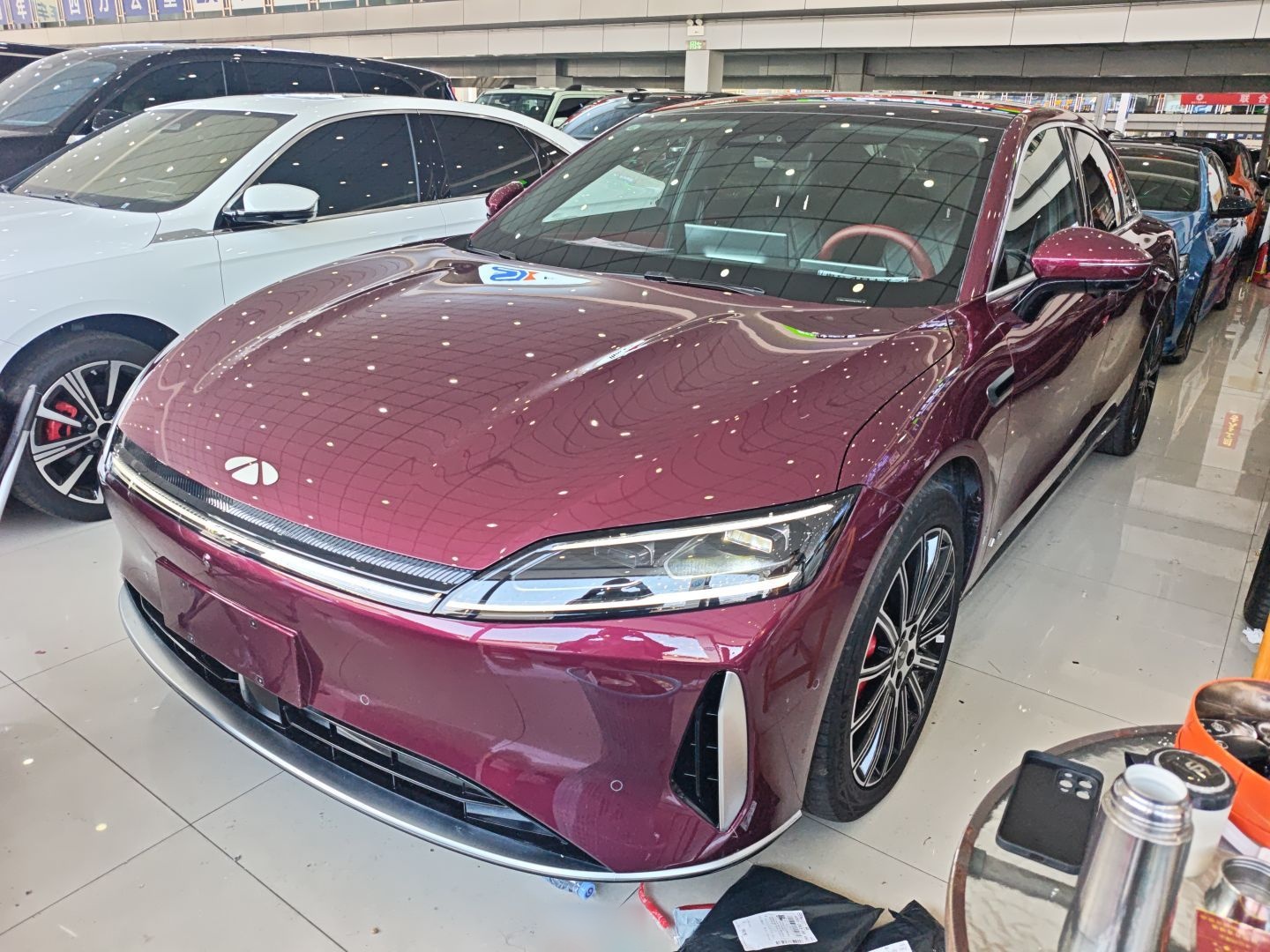 Под передней частью автомобиля