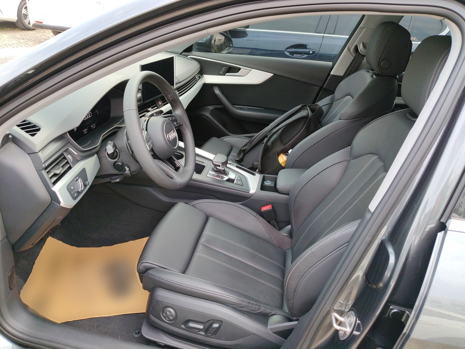 Переднее сиденье в автомобиле