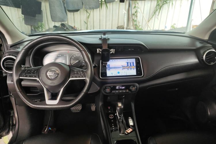 Used Nissan Kicks 2022 1.5L CVT XV Luxury Edition Center Console