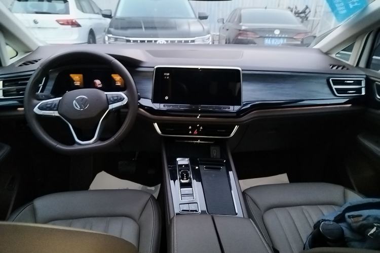 Used Volkswagen Viloran 2024 330TSI Luxury Edition