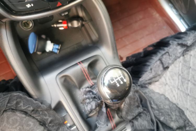 Used CHANGAN CS75 2014 2.0L Manual Luxury Version China IV Standard Gear Lever