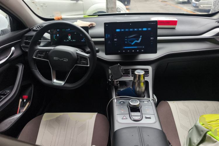 Used BYD Destroyer 05 2024 HONOR Edition DM-i 55KM Luxury Model Center Console
