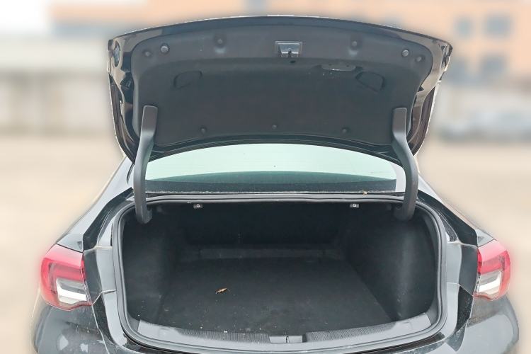 Used Buick Regal 2024 25T Deluxe Edition Trunk