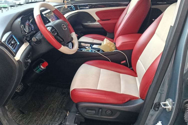 Used GAC Trumpchi GS8 2017 320T Two-Wheel Drive Luxury Smart Connectivity Version (7 Seats)
