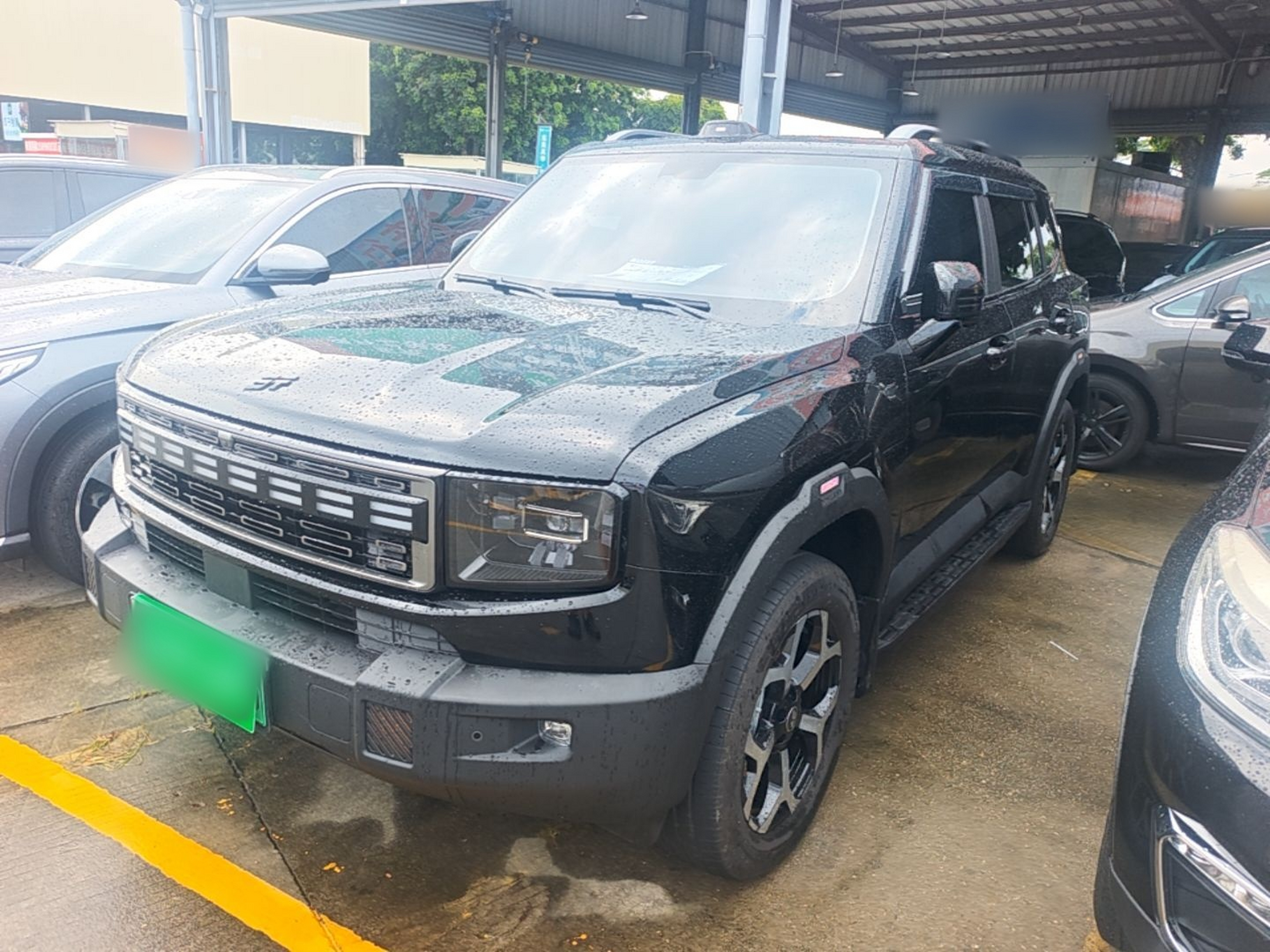 Sob a frente do carro