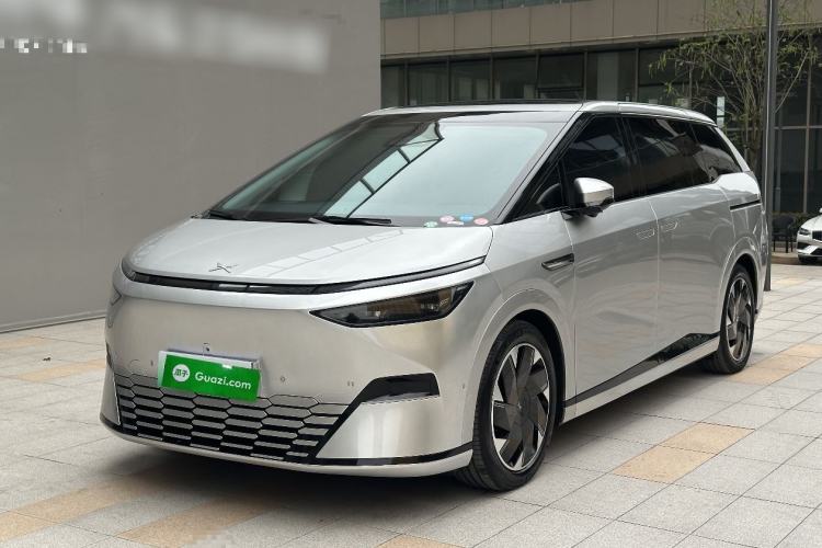 Used XPeng X9 2024 610 Long-Range Pro Front Left 45 Deg