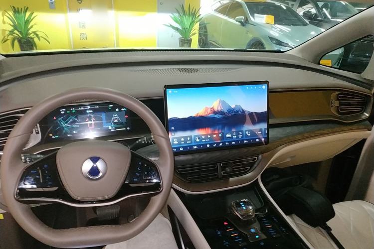 Used Denza D9 2022 DM-i 1040 Prestige Model
