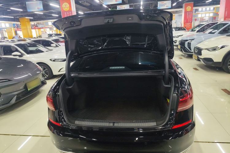 Used Volkswagen Passat 2025 Outstanding Model 380TSI Starry Dragon Glorious Edition
