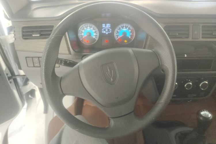 Used Jinbei Hiace X30 2023 1.5L Super-Comfortable Passenger Van 5/6/7-Seater Non-Air-Conditioned Version Model SWC15M Steering Wheel